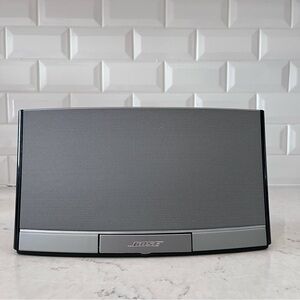 BOSE SoundDock digital music system, portable model